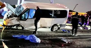Kontrolden çıkan minibüs orta refüje çarparak savruldu: 1 ölü