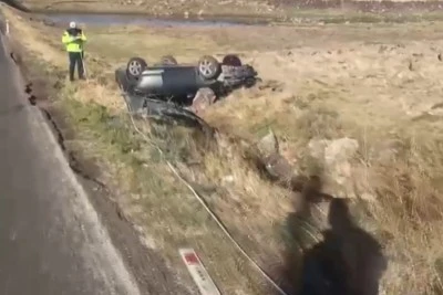 Kontrolden çıkıp şarampole devrildi tüm aile hastanede