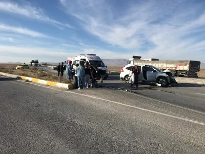 Konya’da kamyonetle SUV çarpıştı: 3’ü çocuk 7 yaralı