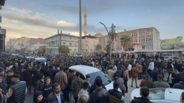 Kur'an-ı Kerim’i yırtan şahıs linçten son anda kurtuldu