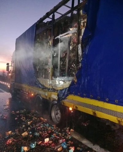 Kuruyemiş yüklü dorsede yangın: D-100’de korkutan anlar!