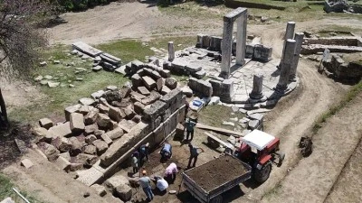 Lagina Hekate Kutsal Alanı'nda kentin giriş kapısı ve dükkanlar açığa çıkarılıyor