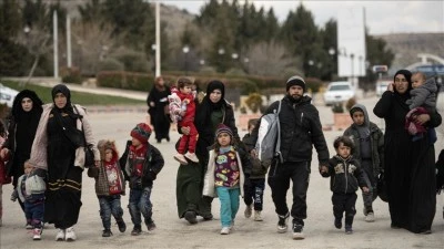 L&uuml;bnanlılar, İsrail&rsquo;in tehditleri sonrası Beyrut&rsquo;un g&uuml;neyinden ayrılıyor
