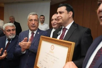 Mazbata töreninde gözyaşlarına hakim olamadı