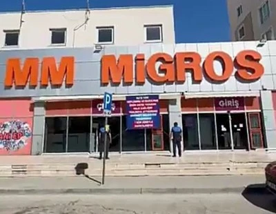Migros&rsquo;un Aynı Şubesinde Yine Bozuk Gıda Skandalı! 7 G&uuml;nl&uuml;k Kapatma Kararı