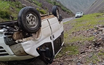 Minibüs şarampole yuvarlandı: 8 yaralı