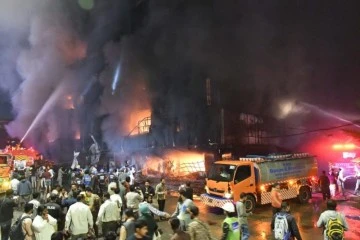 Mobilya çarşısında yangın: 5 ölü