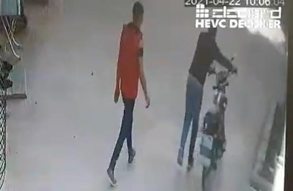 MOTOSİKLET HIRSIZLARI YAKAYI ELE VERDİ