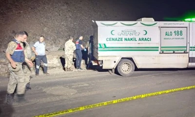 Motosiklet devrildi: 2 öldü