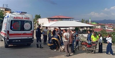 Motosikleti deviren yaşlı adam yaralandı