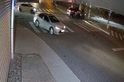 Motosikletle Otomobil Çarpıştı: 2 Kişi Yaralandı