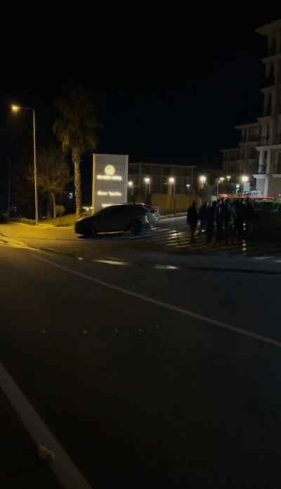 Motosikletli saldırganlar otomobili kurşunladı