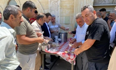 Musabeyli Kaymakamı Karanfil aşure dağıttı