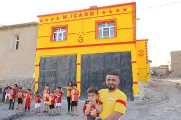 Evini sarı-kırmızıya boyatıp Icardi yazdı