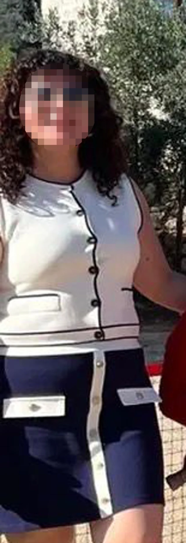 &Ouml;ğretmen, Kızı İ&ccedil;in T&uuml;m Sınıfı Derslerinde Geri Bıraktı