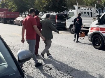 Öğretmen öğrencisini kitapla böyle dövdü!