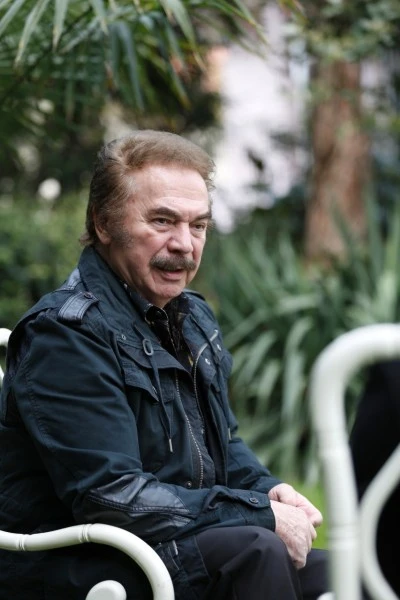 Orhan Gencebay Hastaneye Kaldırıldı