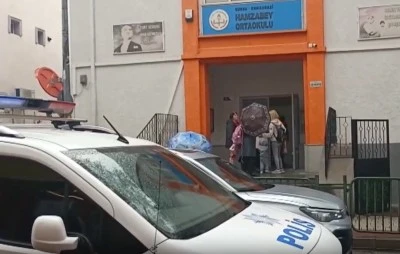 Ortaokulda gıda zehirlenmesi Kantinden şeker yiyen 9 öğrenci hastanede