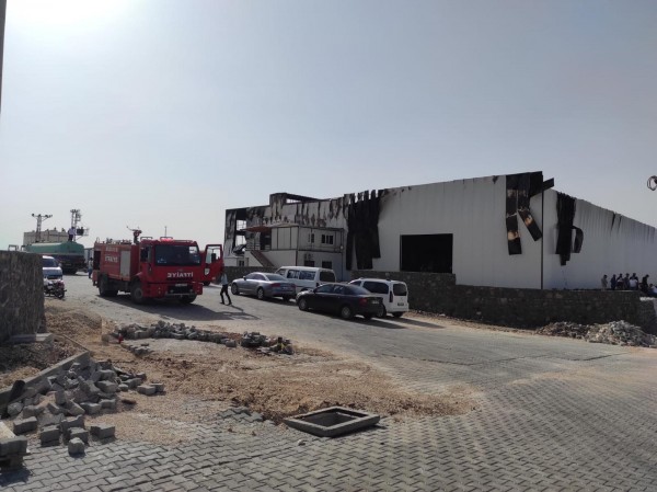 OSB'DE ÇIKAN FABRİKA YANGINI SÖNDÜRÜLDÜ