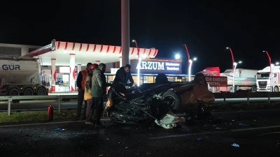 Otomobil tıra çarpıp takla attı: 1 ölü, 1’i ağır 3 yaralı