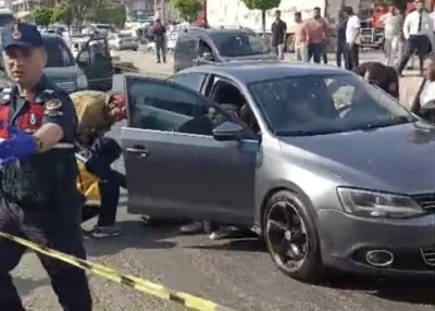 Otomobile silahlı saldırı: Aynı aileden 3 kişi öldü