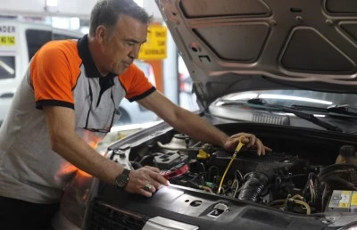 Otomobilin motorundan çıkanlar pes dedirtti