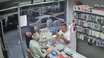 Otomobilin üzerine keçi düştü!