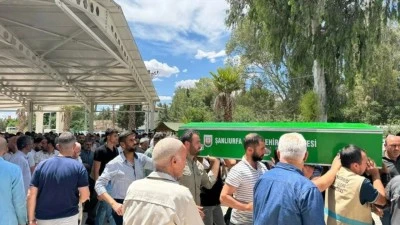 Otomobille çarpışan motosiklet sürücüsü öldü