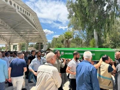 Otomobille çarpışan motosiklet sürücüsü öldü
