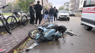 Otomobille Çarpışan Motosiklet Sürücüsü Yaralandı