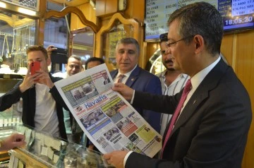 Özgür Özel gazetemizi dikkatli inceledi