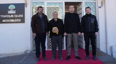 Para Poşetini &Ccedil;&ouml;pe Attı, Tonlarca &Ccedil;&ouml;p&uuml;n Arasında Bulundu