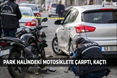 Park halindeki motosiklete &ccedil;arptı, s&uuml;r&uuml;c&uuml; ka&ccedil;tı