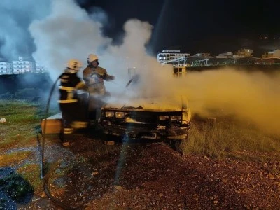 Park halindeki pikap alev aldı