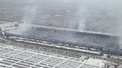 Patronuyla Maaş Tartışması Yaşayan İş&ccedil;i, 1,2 Milyon Metrekarelik Depoyu K&uuml;le &Ccedil;evirdi