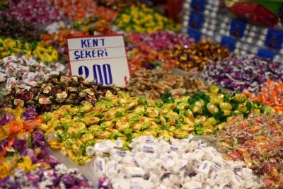 Pazar tezgahları bayram şekerleriyle renklendi