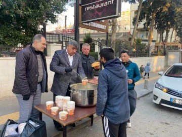 Perker çorba dağıttı
