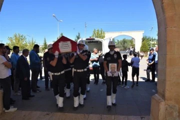 Polis memuru toprağa verildi