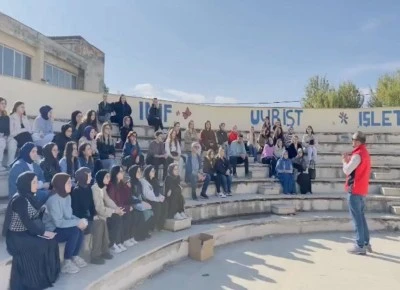 Polis, okul okul gezerek öğrencileri bilgilendirdi