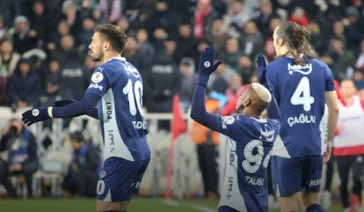 Puan farkı yeniden 3'e indi! Fenerbahçe, Sivas'ta 3 golle kazandı