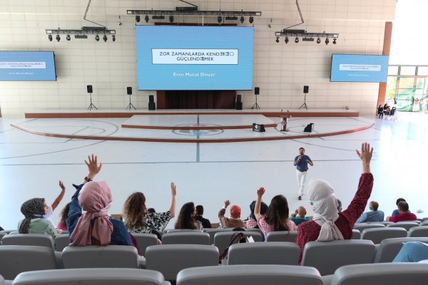 REHBER ÖĞRETMENLER HKÜ'DE &quot;ZOR ZAMANLARDA GÜÇLÜ OLMAK&quot; PSİKOLOJİ ÇÖZÜMLER SEMİNERİNDE BULUŞTU