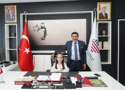 Rektör Akman, koltuğunu devretti!