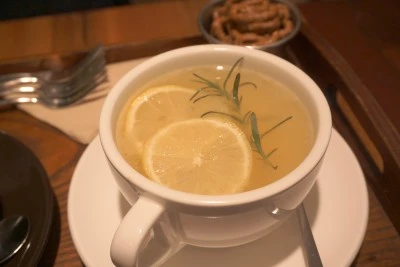 Sabah A&ccedil; Karnına Limonlu Su İ&ccedil;mek Ne İşe Yarar?