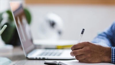 Sabit hat İnternet kullanan girişimlerin % 8,6'sı 1 Gbit/s ve üzeri hızda bağlantı kullandı