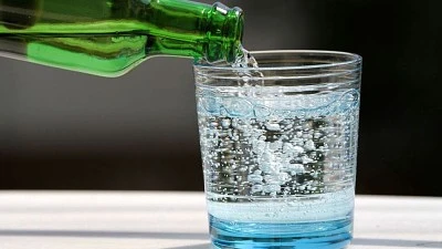 Sade Sodayı Fazla İçmek Zararlı mı? Uzmanlar Uyardı: “Her Şeyin Fazlası Zarar”