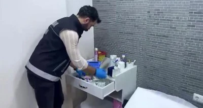 Sahte kliniklere baskın! Binlerce ilaç ve tıbbi cihaz ele geçirildi