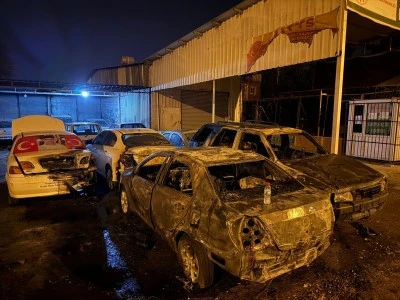 Sanayi sitesinde 5 araç kundaklandı: Şüpheli güvenlik kamerasında