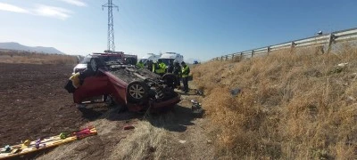 Şarampole yuvarlanan araçta anne yaşamını yitirdi!