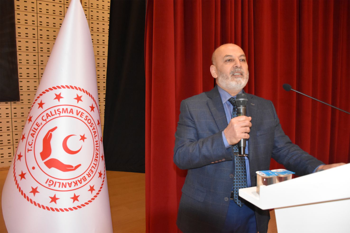 İŞKUR’UN DÜZENLEDİĞİ KARİYER GÜNLERİNDE NECMETTİN ŞEKEROĞLU BAŞARI HİKAYESİNİ ANLATTI