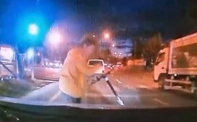 Scooter kazası kıl payı önlendi